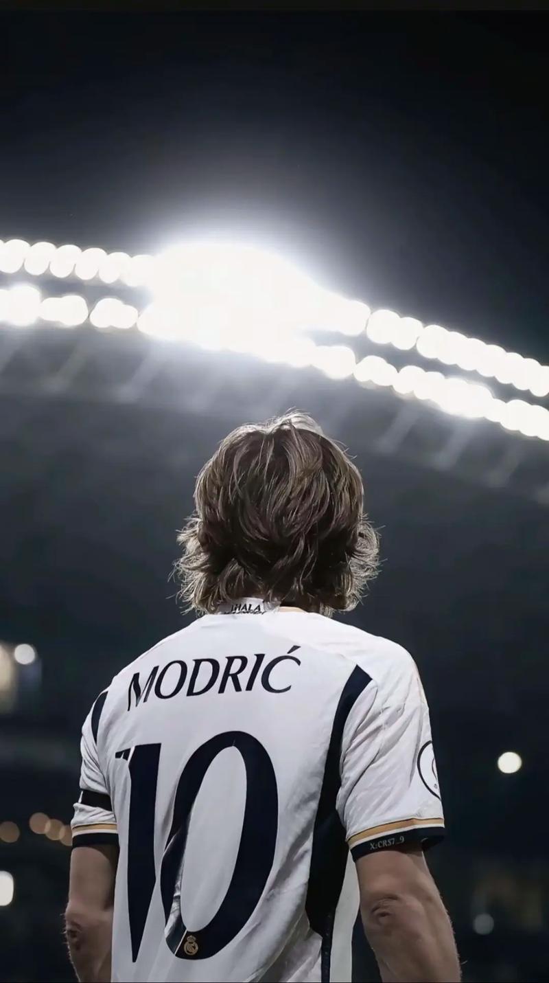 苏亚雷斯因为无球踢人被禁赛一场