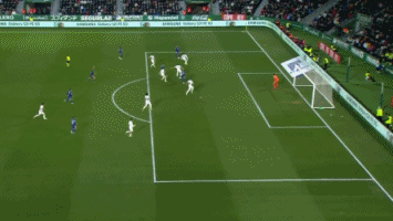 开场16分钟35秒，巴萨遭遇欧冠单场比赛最快的两个丢球