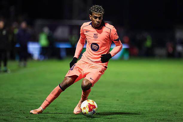 记者：于帕在穆西亚拉等3人续约后改变了自己的续约诉求